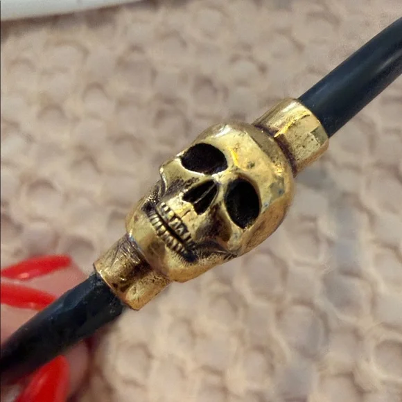 Alexander McQueen Gold Skull Charm Cord Bracelet display picture 3